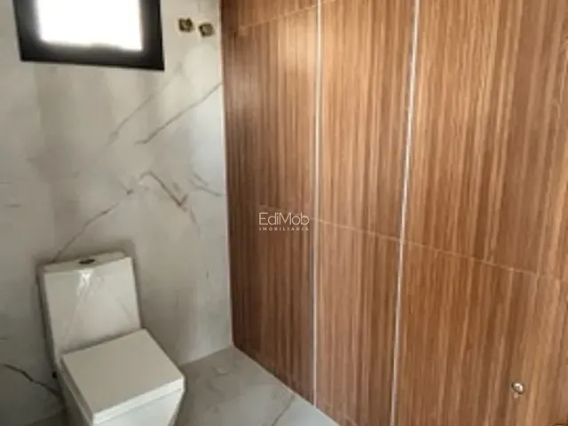 Sobrado com 200m² 3 quartos e 4 banheiros, à venda, no bairro FAG em Cascavel