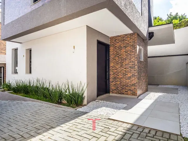 Sobrado com 89m² 3 quartos e 3 banheiros, à venda, no bairro Lindóia em Curitiba