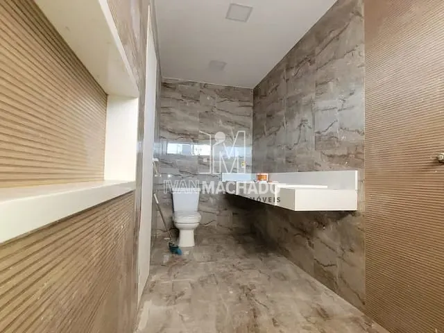 Sobrado com 480m² 4 quartos e 6 banheiros, à venda ou para alugar, no bairro Boulevard Lagoa em Serra