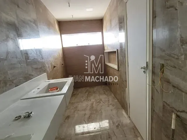 Sobrado com 480m² 4 quartos e 6 banheiros, à venda ou para alugar, no bairro Boulevard Lagoa em Serra