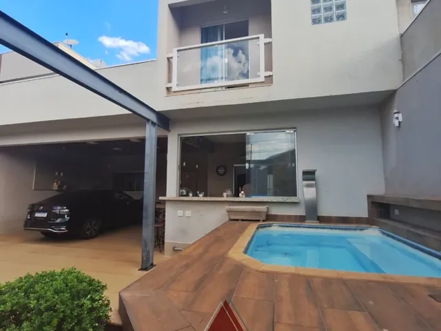 Sobrado com 303m² 3 quartos e 3 banheiros, à venda, no bairro Parque Moema em Franca