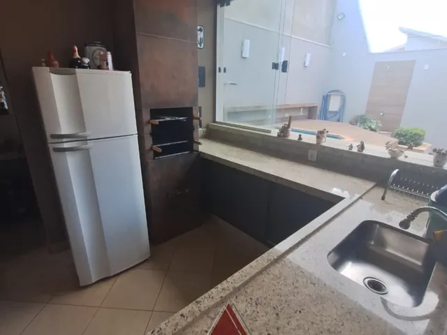Sobrado com 303m² 3 quartos e 3 banheiros, à venda, no bairro Parque Moema em Franca