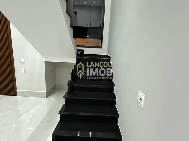 Sobrado com 260m² 3 quartos e 2 banheiros, à venda, no bairro Vila Rio Branco em Jundiaí