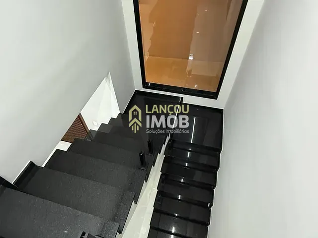 Sobrado com 260m² 3 quartos e 2 banheiros, à venda, no bairro Vila Rio Branco em Jundiaí