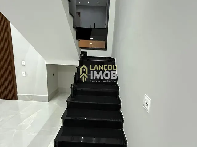 Sobrado com 260m² 3 quartos e 2 banheiros, à venda, no bairro Vila Rio Branco em Jundiaí