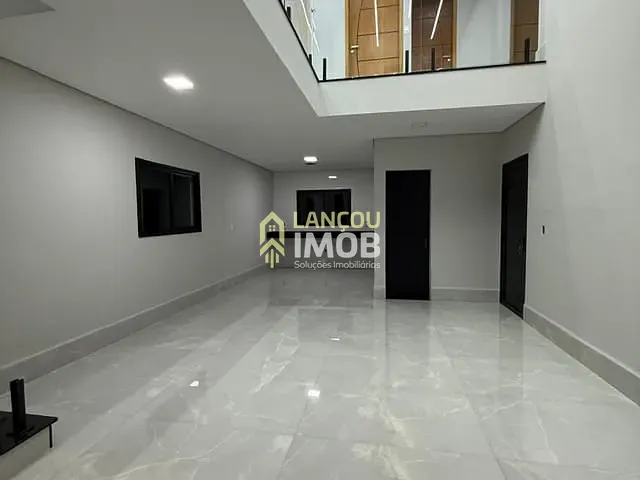 Sobrado com 260m² 3 quartos e 2 banheiros, à venda, no bairro Vila Rio Branco em Jundiaí