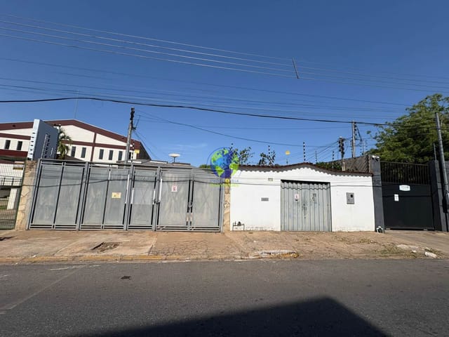 Sobrado com 361m² 5 quartos e 3 banheiros, à venda, no bairro Centro-Sul em Cuiabá