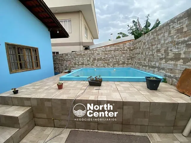 Sobrado com 286m² 5 quartos e 3 banheiros, à venda, no bairro Centro em Balneário Barra do Sul