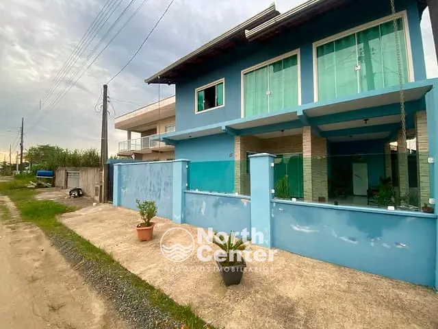 Sobrado com 286m² 5 quartos e 3 banheiros, à venda, no bairro Centro em Balneário Barra do Sul