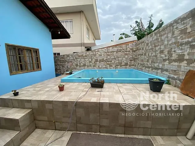 Sobrado com 286m² 5 quartos e 3 banheiros, à venda, no bairro Centro em Balneário Barra do Sul