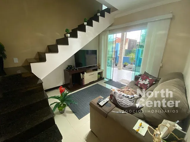 Sobrado com 286m² 5 quartos e 3 banheiros, à venda, no bairro Centro em Balneário Barra do Sul
