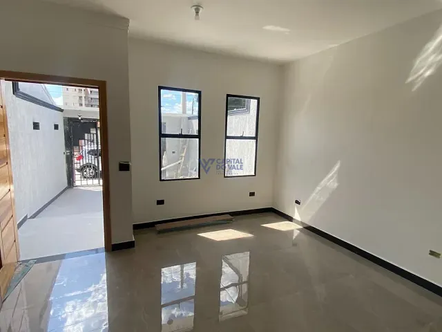 Sobrado com 150m² 3 quartos e 2 banheiros, à venda, no bairro Parque Industrial em São José dos Campos