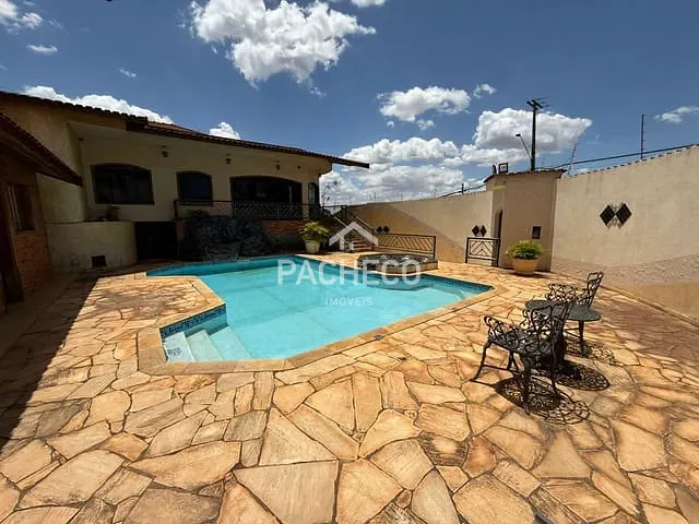 Sobrado com 400m² 3 quartos e 5 banheiros, à venda, no bairro Residencial Furlan em Santa Bárbara D'Oeste