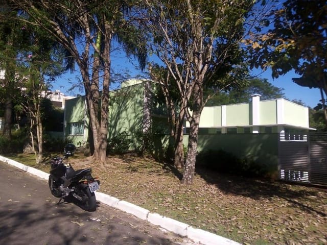 Sobrado com 1100m² 4 quartos e 6 banheiros, à venda, no bairro São Paulo II em Cotia
