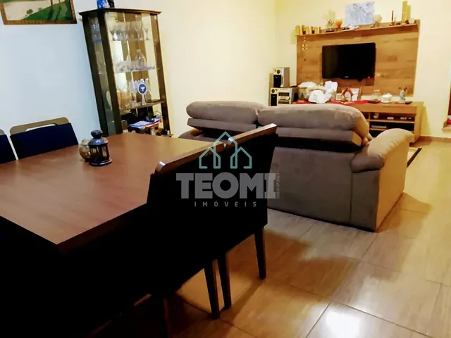 Sobrado com 130m² 3 quartos e 2 banheiros, à venda, no bairro Jardim Santa Cruz em Taubaté