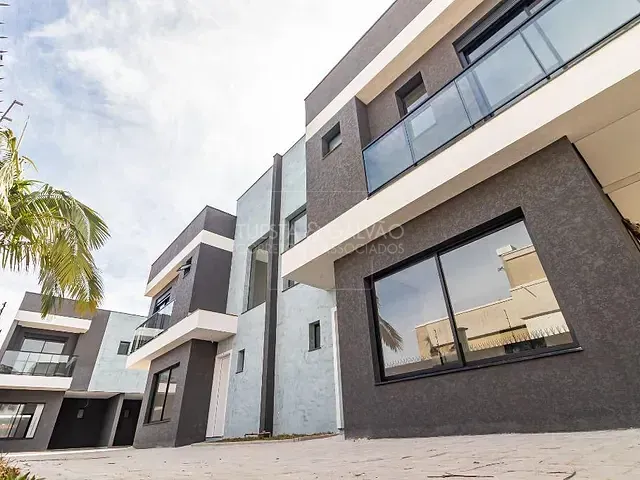 Sobrado com 99m² 3 quartos e 2 banheiros, à venda, no bairro Uberaba em Curitiba