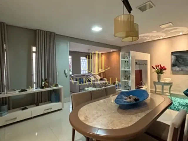 Sobrado com 374m² 4 quartos e 4 banheiros, à venda, no bairro Quilombo em Cuiabá