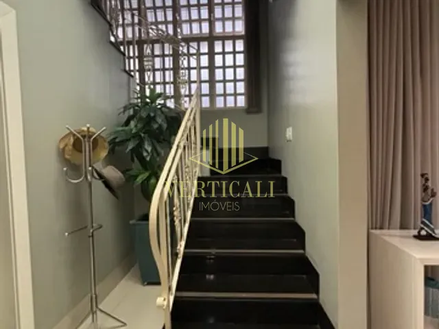 Sobrado com 374m² 4 quartos e 4 banheiros, à venda, no bairro Quilombo em Cuiabá