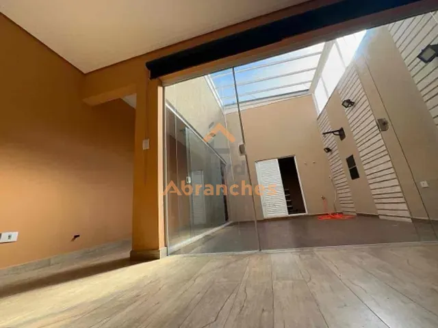 Sobrado com 220m² 3 quartos e 4 banheiros, à venda ou para alugar, no bairro Parque São Domingos em São Paulo