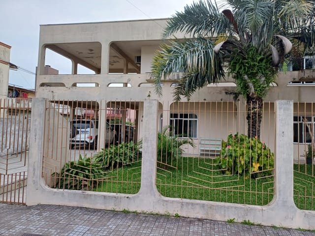 Sobrado 6 quartos e 6 banheiros, à venda, no bairro São Judas em Itajaí