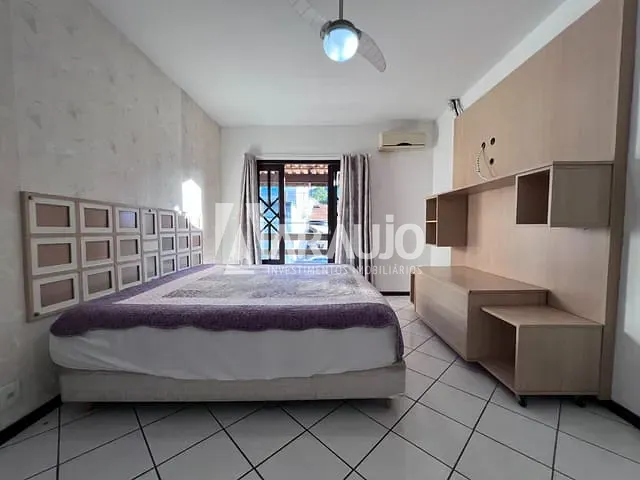 Sobrado com 203m² 3 quartos e 2 banheiros, à venda, no bairro Fazenda em Itajaí