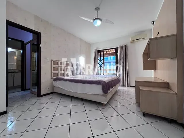 Sobrado com 203m² 3 quartos e 2 banheiros, à venda, no bairro Fazenda em Itajaí