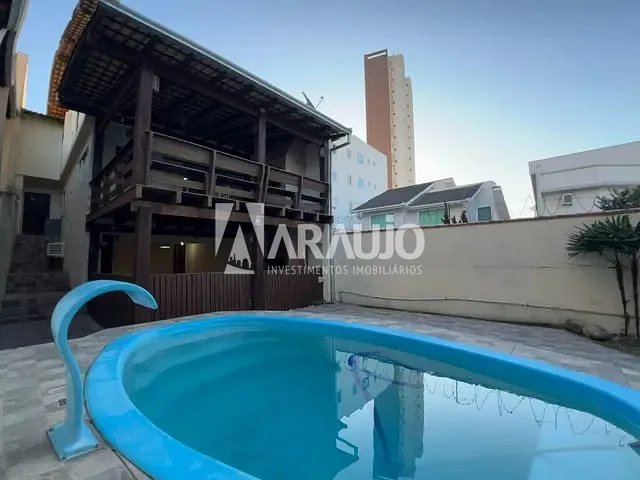 Sobrado com 203m² 3 quartos e 2 banheiros, à venda, no bairro Fazenda em Itajaí