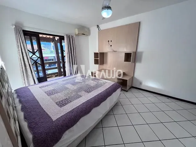 Sobrado com 203m² 3 quartos e 2 banheiros, à venda, no bairro Fazenda em Itajaí