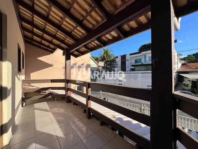 Sobrado com 203m² 3 quartos e 2 banheiros, à venda, no bairro Fazenda em Itajaí