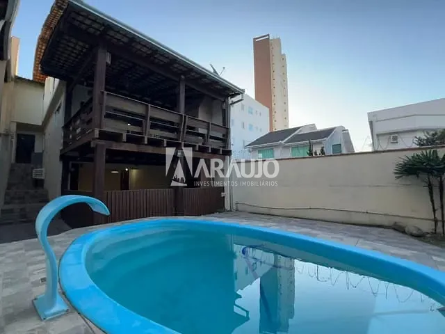 Sobrado com 203m² 3 quartos e 2 banheiros, à venda, no bairro Fazenda em Itajaí