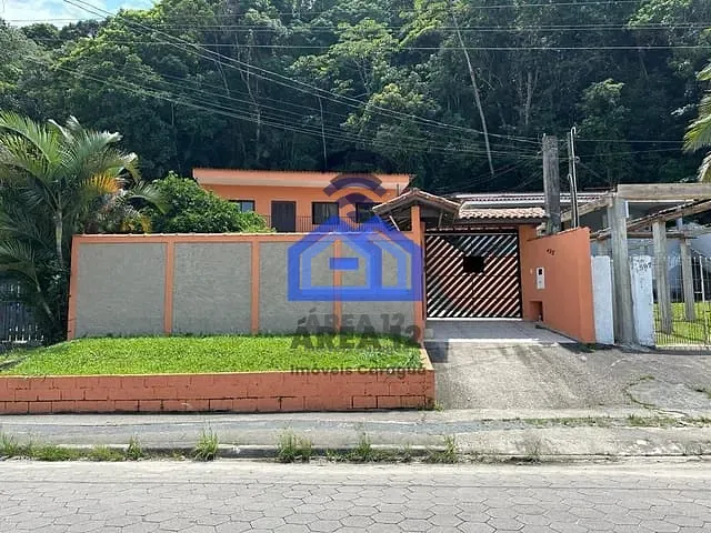 Sobrado com 378m² 3 quartos e 3 banheiros, à venda, no bairro Prainha em Caraguatatuba
