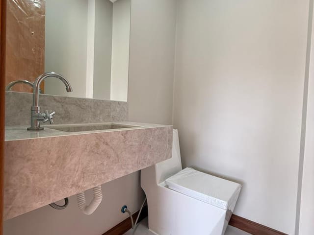 Sobrado com 135m² 3 quartos e 4 banheiros, à venda, no bairro Jardim Carvalho em Ponta Grossa