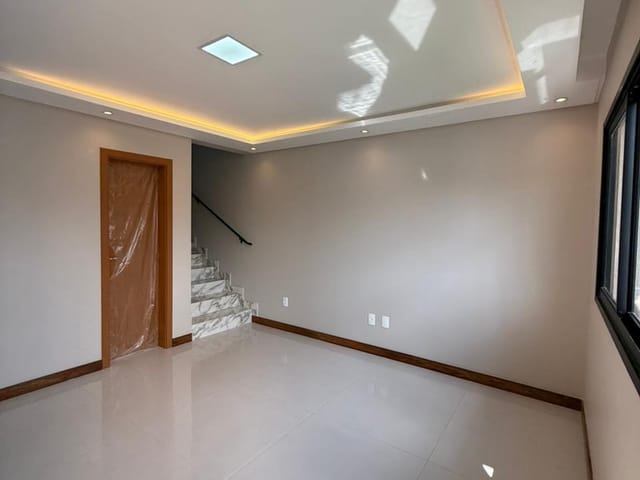 Sobrado com 135m² 3 quartos e 4 banheiros, à venda, no bairro Jardim Carvalho em Ponta Grossa