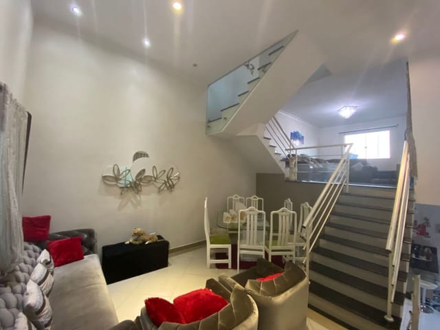 Foto do Sobrado - Sobrado com 3 dormitórios sendo 03 suítes à venda, 215 m² de área construída por R$ 1.170.000,00 - Quitaúna - Osasco/SP | Collina Imóveis