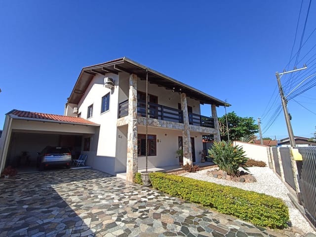 Sobrado com 281m² 4 quartos e 3 banheiros, à venda, no bairro PRAIA ALEGRE em Penha