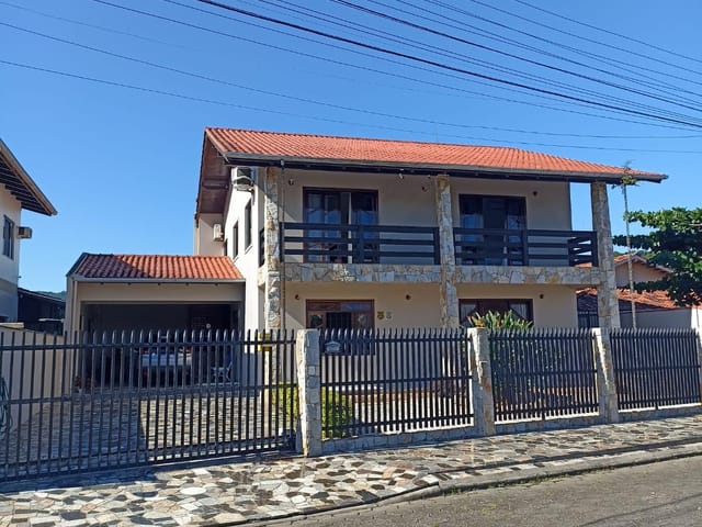 Sobrado com 281m² 4 quartos e 3 banheiros, à venda, no bairro PRAIA ALEGRE em Penha