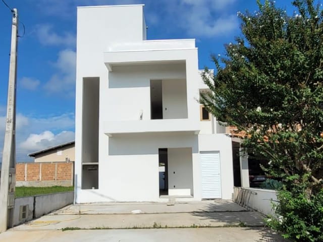 Sobrado com 175m² 3 quartos e 2 banheiros, à venda, no bairro Condomínio Residencial e Comercial Laguna em Pindamonhangaba
