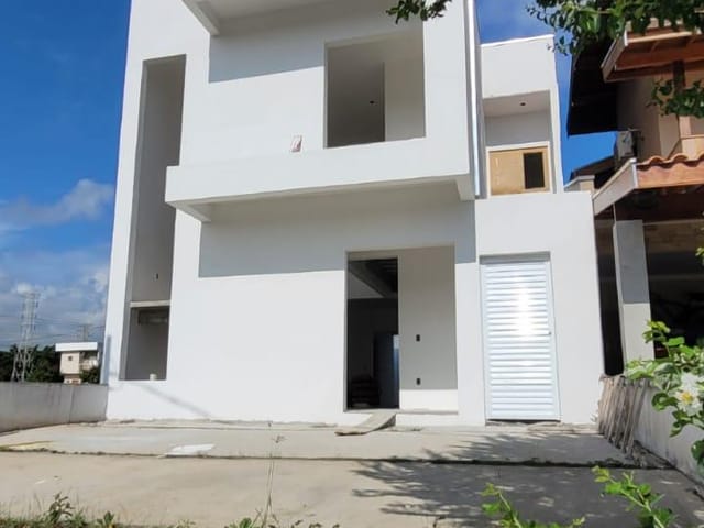 Sobrado com 175m² 3 quartos e 2 banheiros, à venda, no bairro Condomínio Residencial e Comercial Laguna em Pindamonhangaba