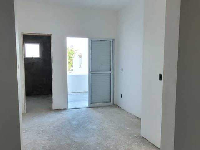Sobrado com 175m² 3 quartos e 2 banheiros, à venda, no bairro Condomínio Residencial e Comercial Laguna em Pindamonhangaba