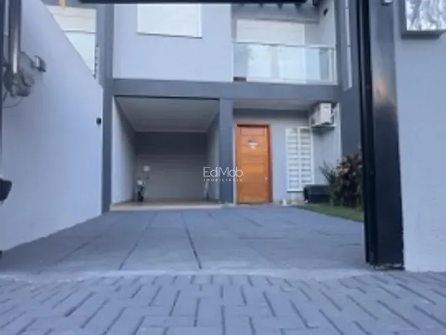 Sobrado 3 quartos e 3 banheiros, à venda, no bairro Canadá em Cascavel
