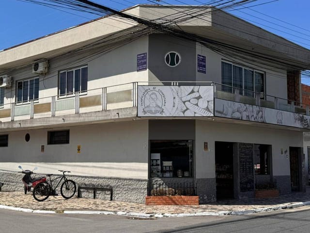 Sobrado com 253m² 3 quartos e 2 banheiros, à venda, no bairro Cordeiros em Itajaí