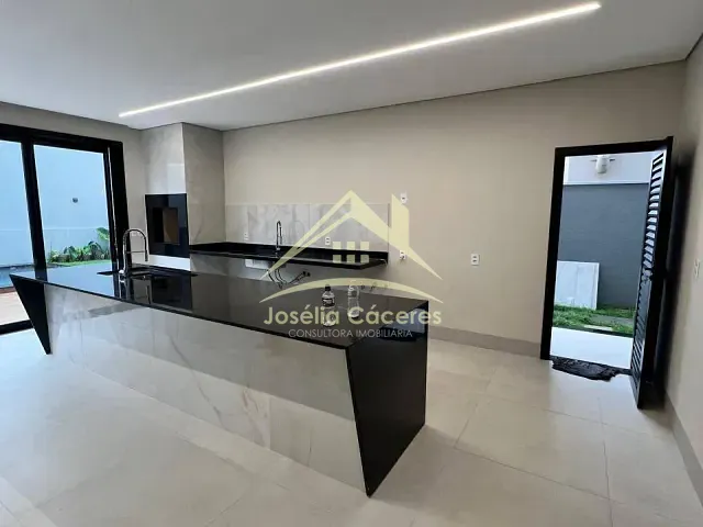 Sobrado com 305m² 4 quartos e 5 banheiros, à venda, no bairro Condomínio Belvedere II em Cuiabá