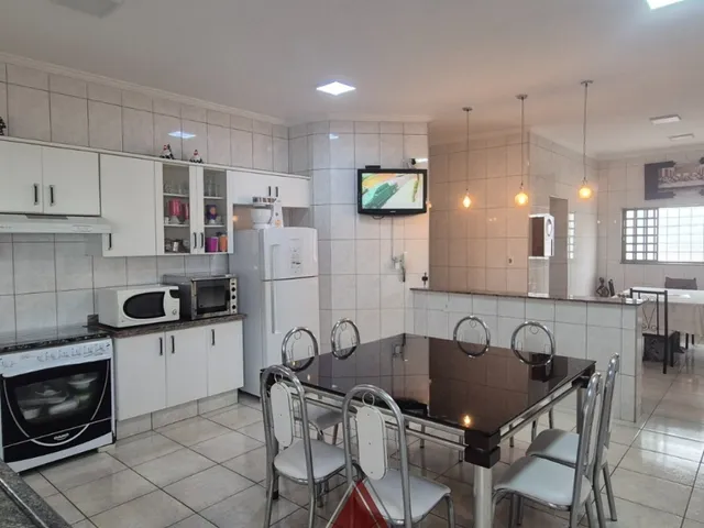 Sobrado com 340m² 3 quartos e 2 banheiros, à venda, no bairro Parque São Jorge em Franca