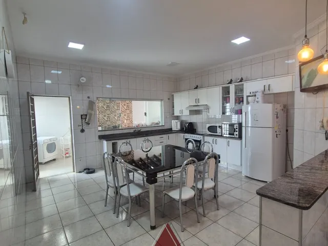 Sobrado com 340m² 3 quartos e 2 banheiros, à venda, no bairro Parque São Jorge em Franca