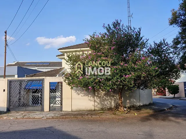 Sobrado com 213m² 9 quartos e 2 banheiros, à venda, no bairro Jardim Cica em Jundiaí