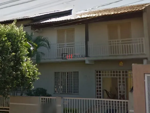 Sobrado com 330m² 5 quartos e 3 banheiros, à venda, no bairro Santa Mônica em Londrina