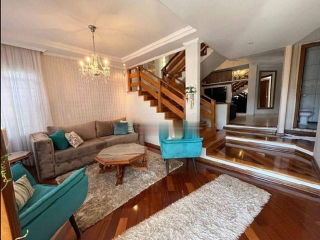 Sobrado com 300m² 4 quartos e 4 banheiros, à venda, no bairro Jardim Vila Rica em Cambé