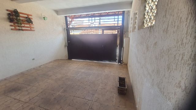 Sobrado com 150m² 3 quartos e 2 banheiros, à venda, no bairro Santana em Pindamonhangaba