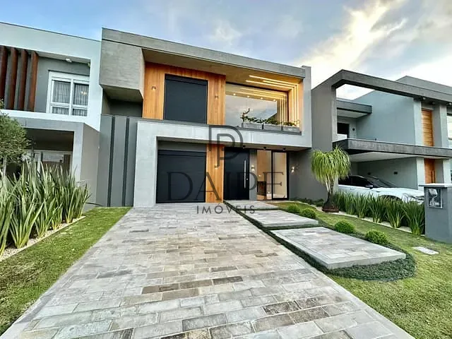 Sobrado com 230m² 4 quartos e 4 banheiros, à venda, no bairro Centro em Xangri-Lá