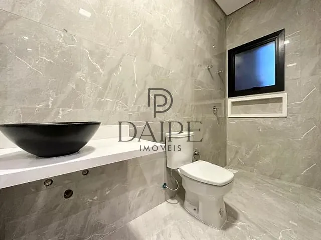 Sobrado com 230m² 4 quartos e 4 banheiros, à venda, no bairro Centro em Xangri-Lá